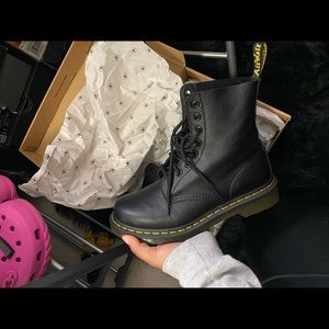 WOMEN'S PASCAL VIRGINIA LEATHER BOOTS| Dr Martens